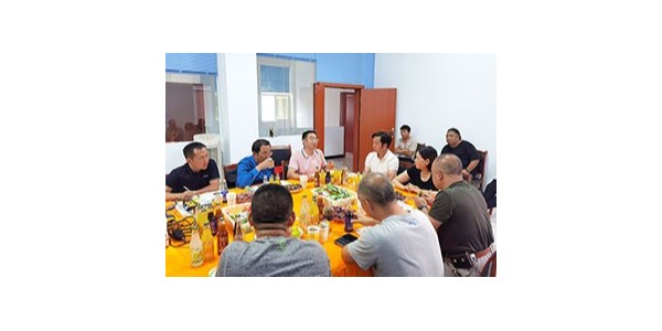 云南牛商汇企业家访问品世新搬迁的休闲食品厂